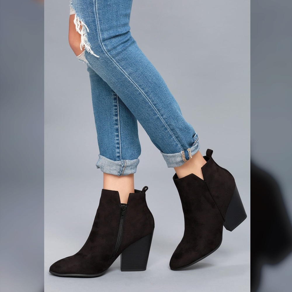 NWOT Lulus Black Booties